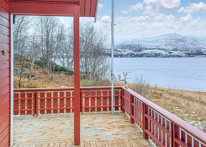 Cozy In Botenhamn With House A Mountain View