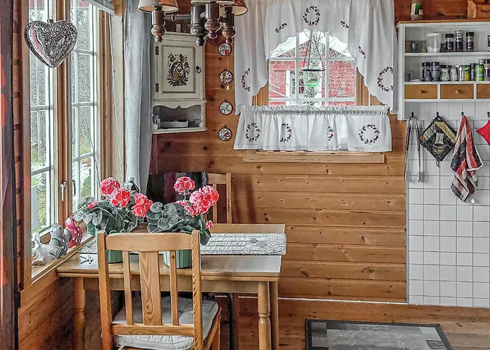 Cozy In Botenhamn With House A Mountain View