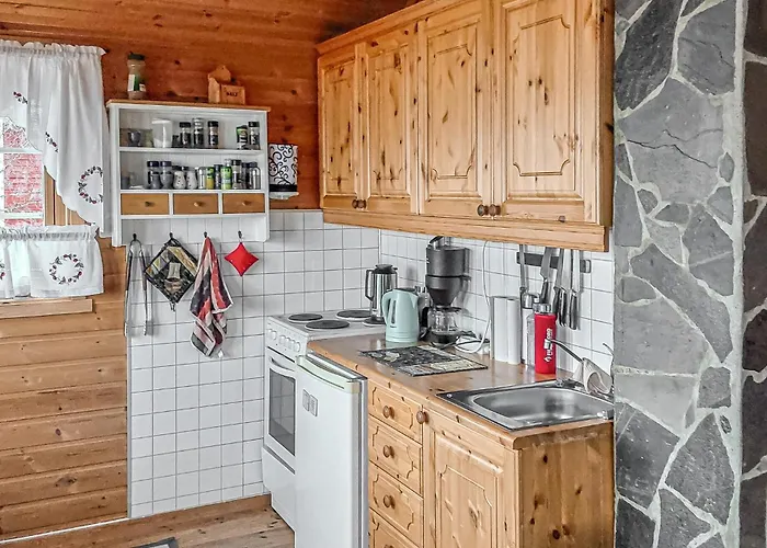 Cozy In Botenhamn With House A Mountain View